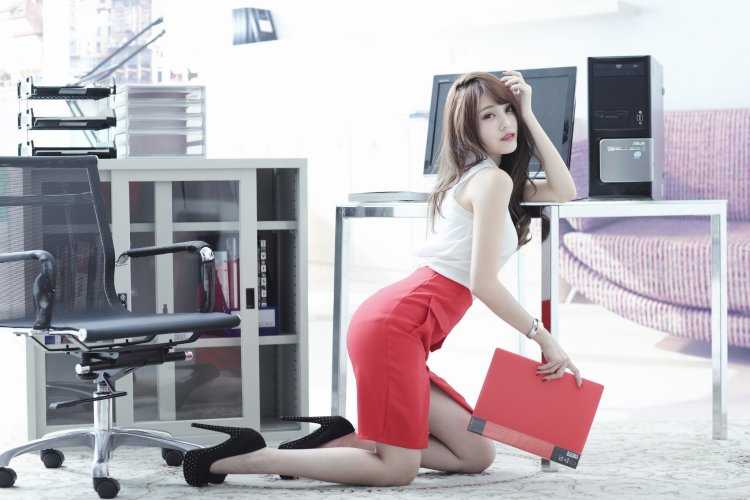 Девушки кореянки в офисе