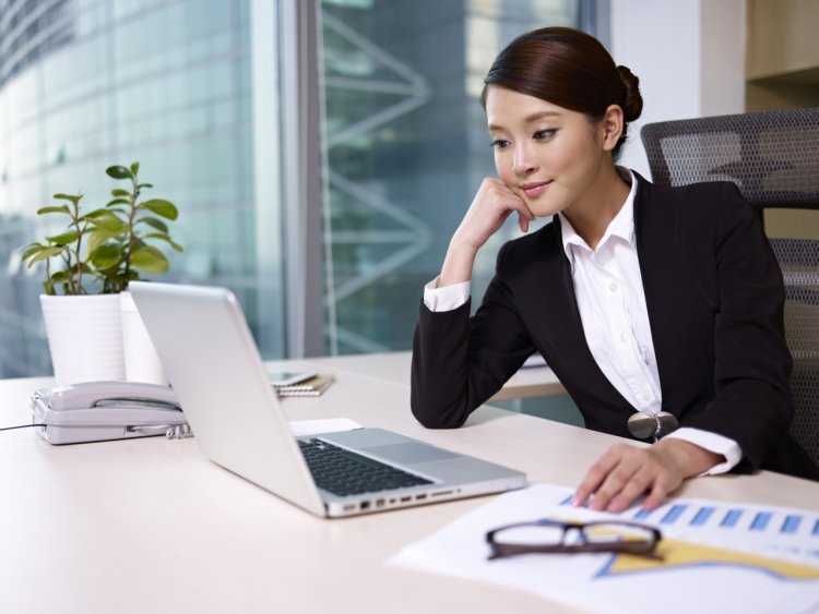 Сотрудники азиаты