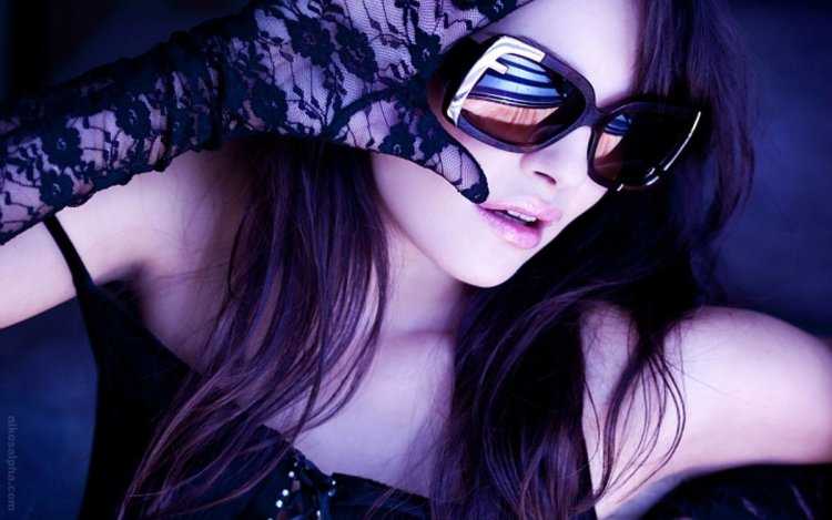 Девушка в очках