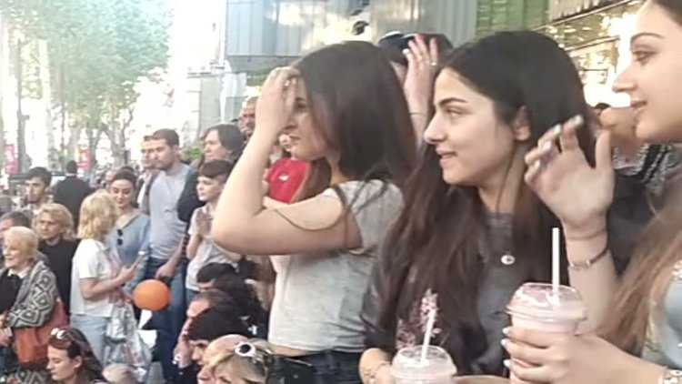 Грузинская+девушка+взорвала+Инстаграм/Бомбовая+лезгинка