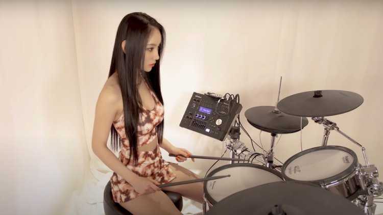 A-Yeon барабанщица