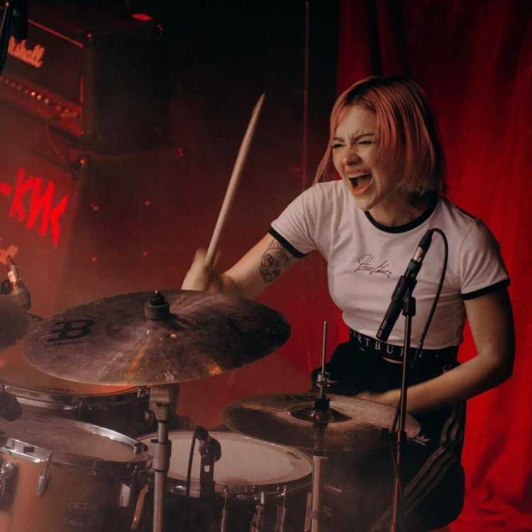 Алина Олешева барабанщица