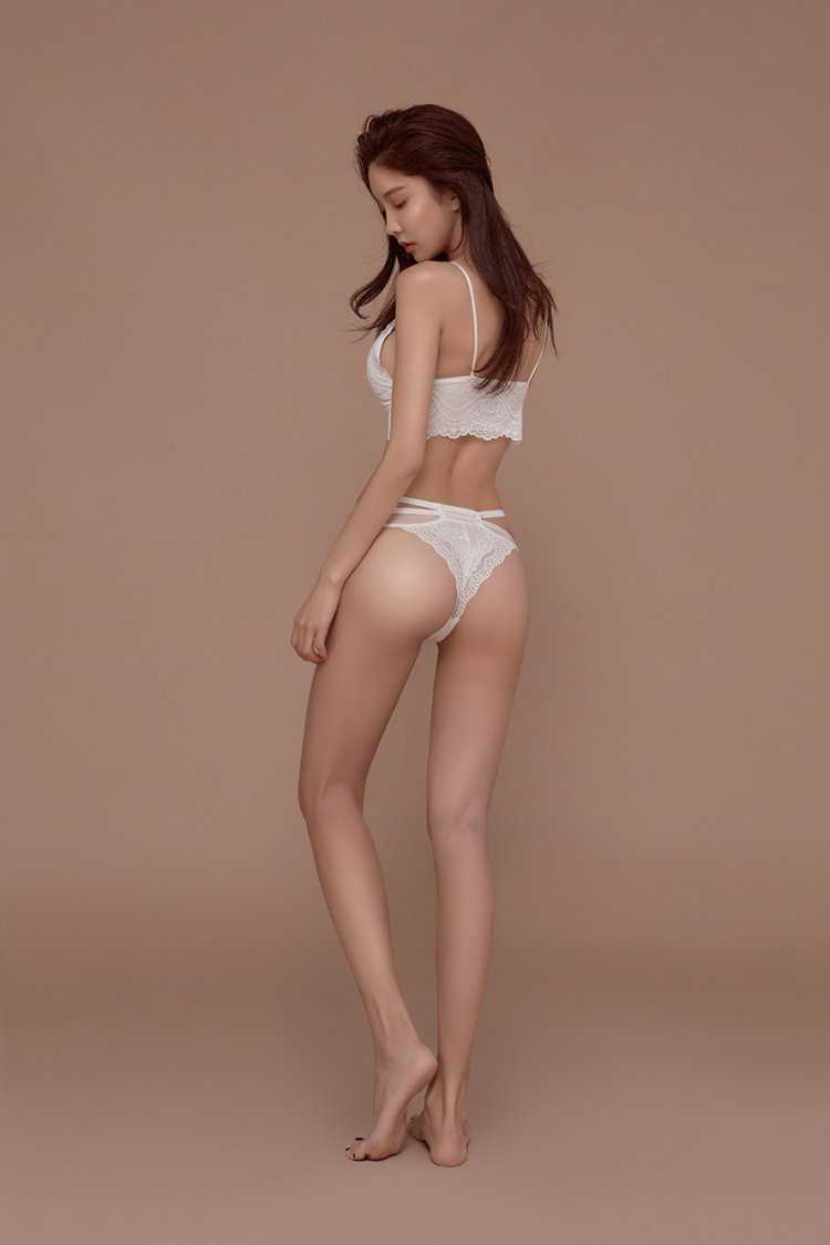 Park Soo Yeon lingerie