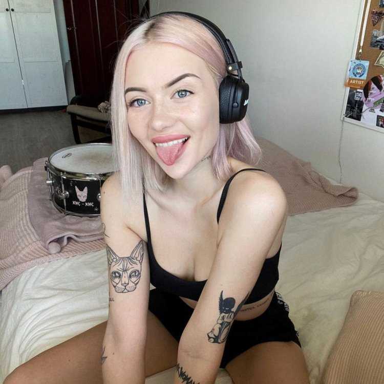 Алина Олешева тату