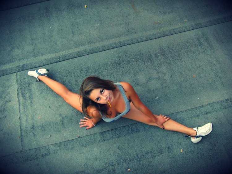 Лорен Алексис шпагат