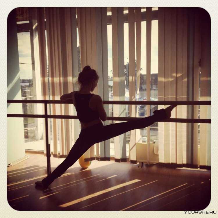 Шпагат со спины