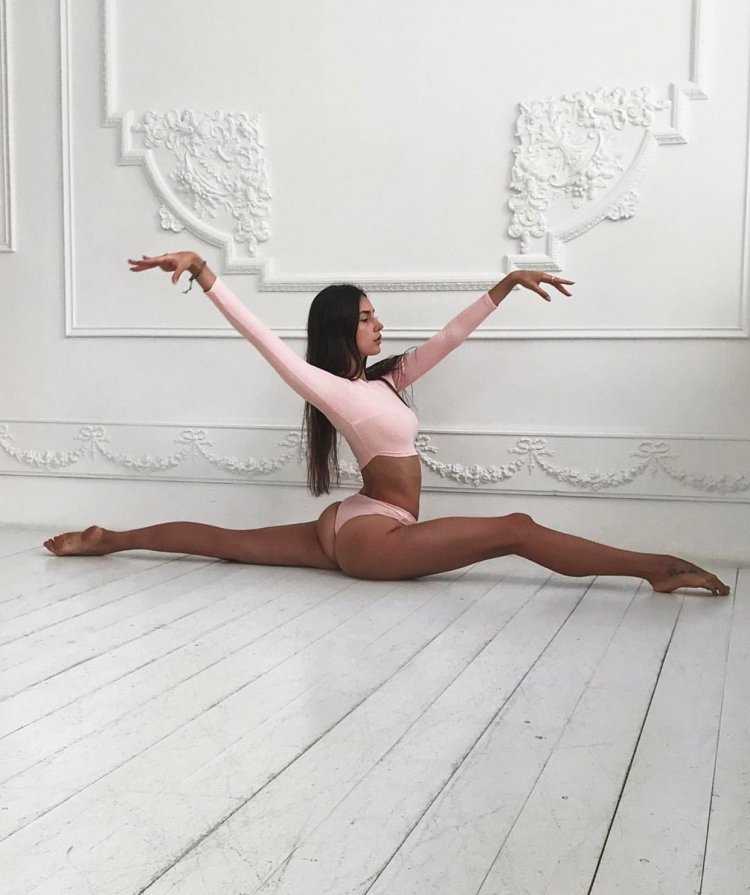 Дарья Котельникова шпагат