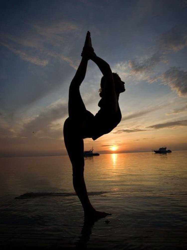 Шпагат на закате