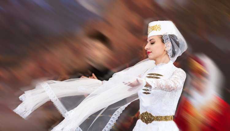 Осетинка в национальном костюме