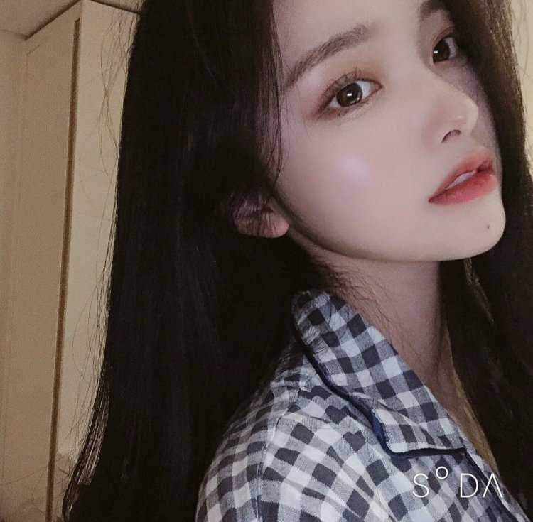 Красивая кореянка 16 лет