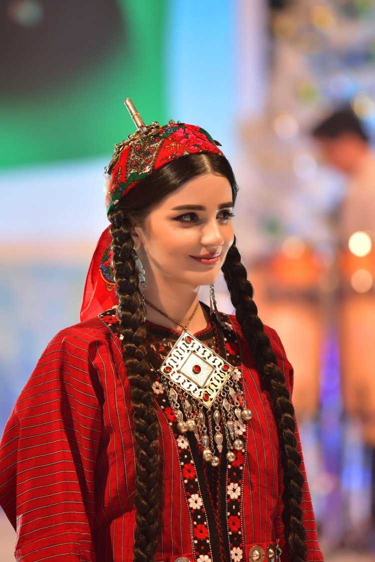 Айша Курбанова туркменка