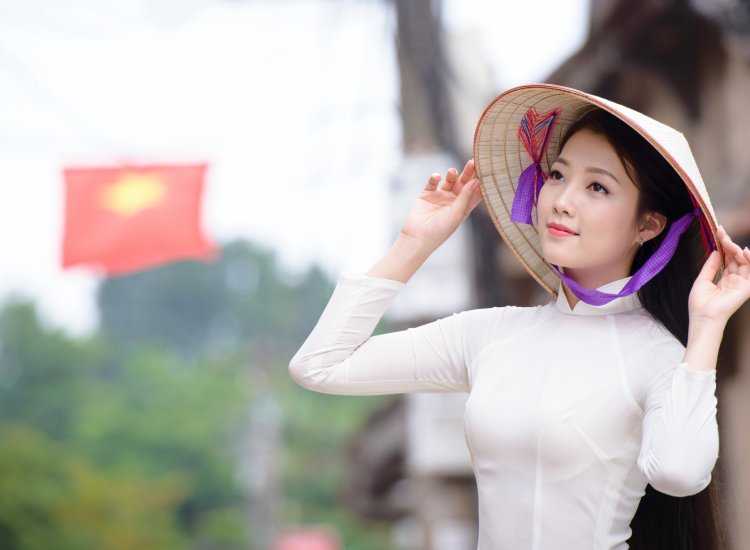 Японка в шляпе