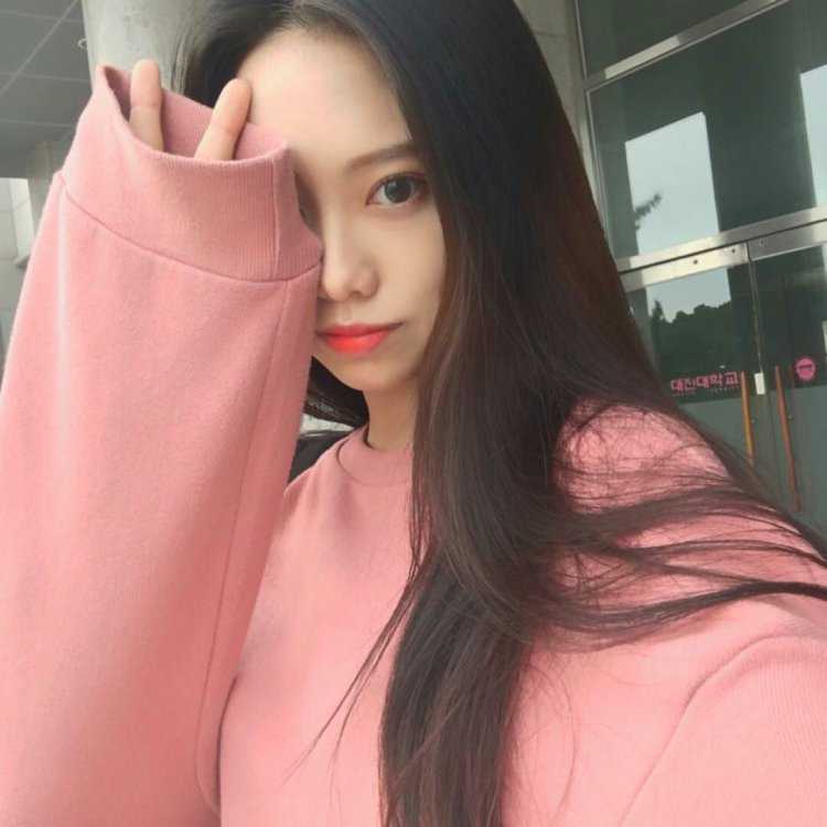 Кореянки в розовом