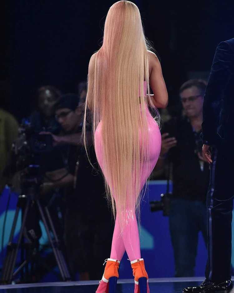 Ники Минаж волосы