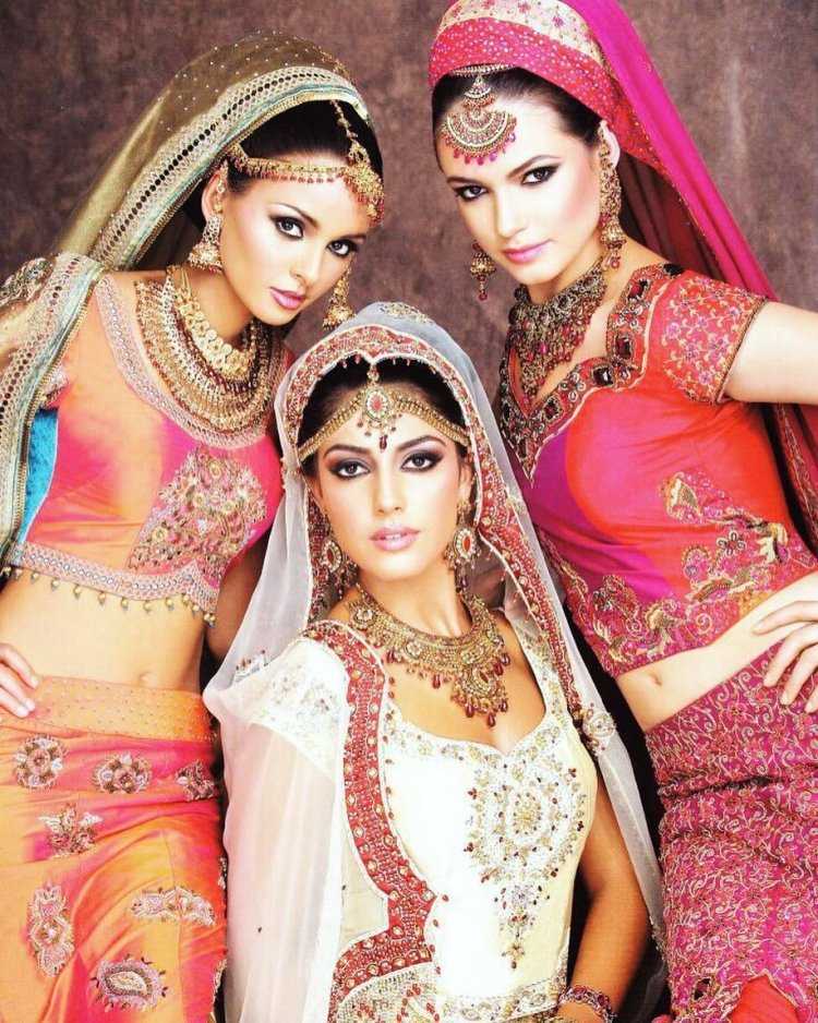 Три восточные женщины