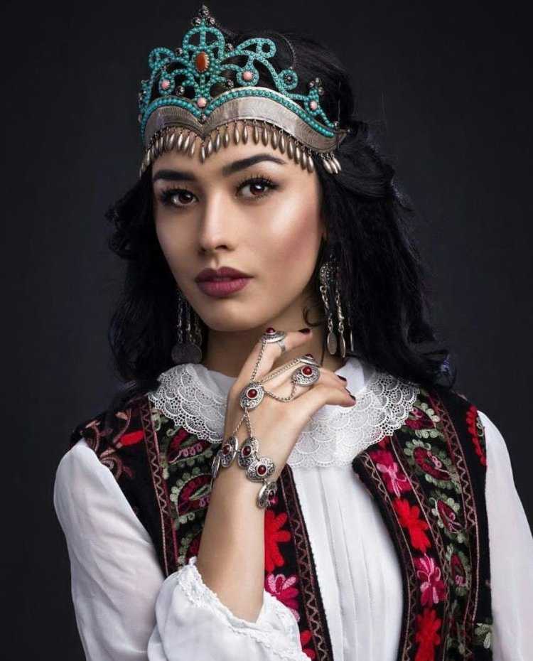 Очень красивая девушка узбечка