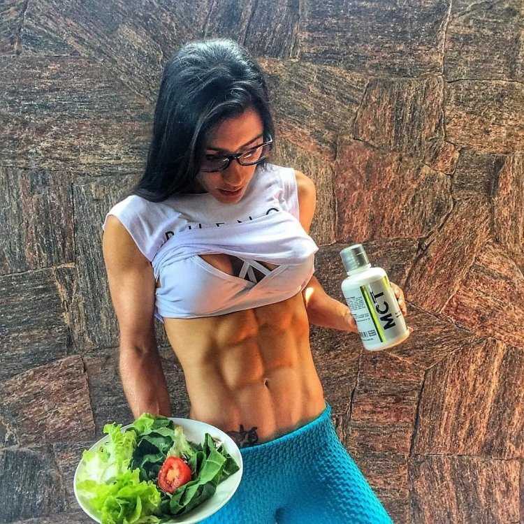 Фитнес модель азиатка