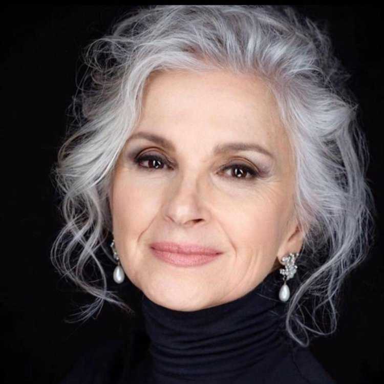 Француженка с седыми волосами19