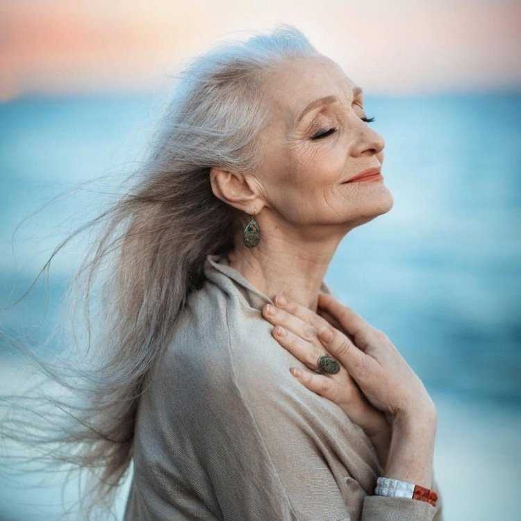 Француженка с седыми волосами16