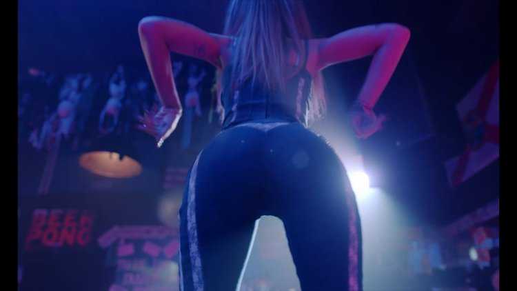 Надя Дорофеева попа