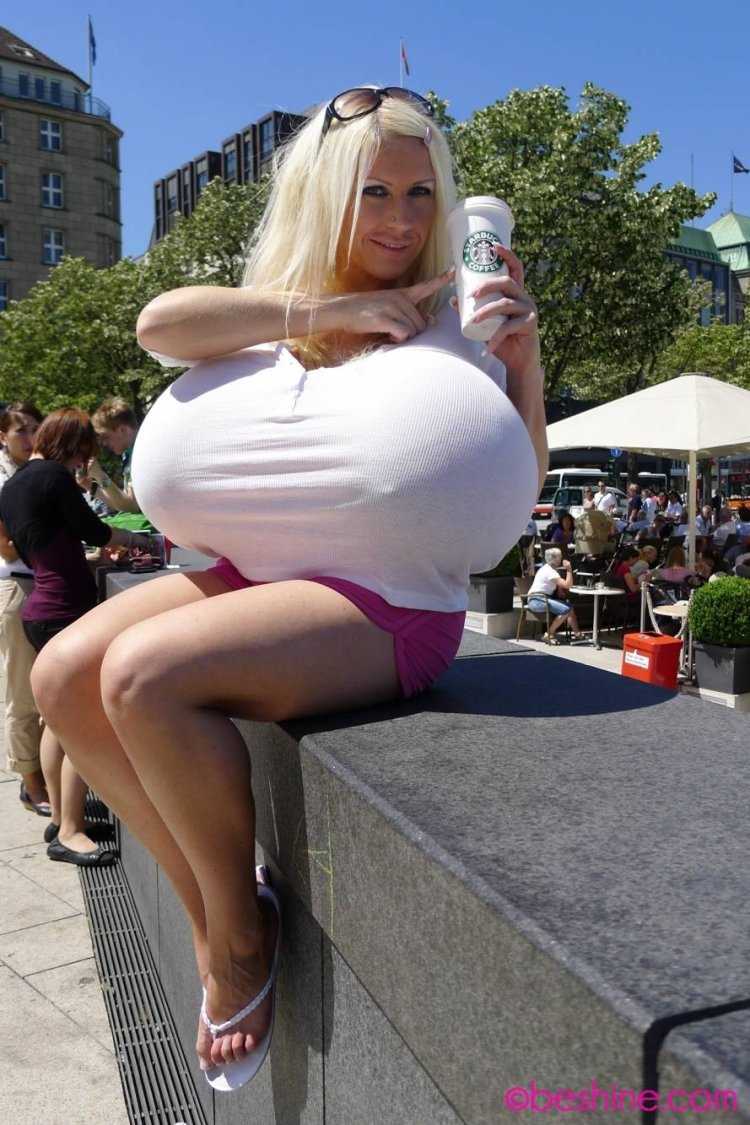 Джордан Карвер грудь