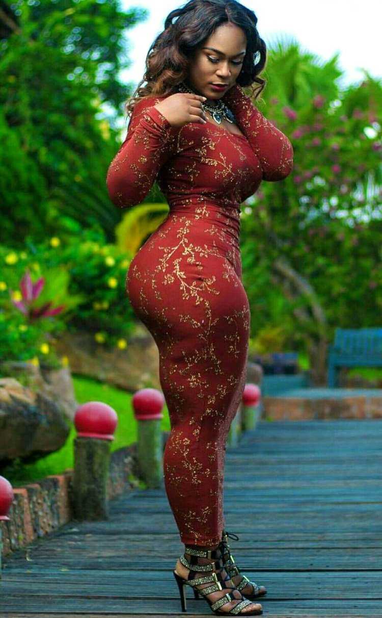 Модель плюс-сайз Юдокси Йао