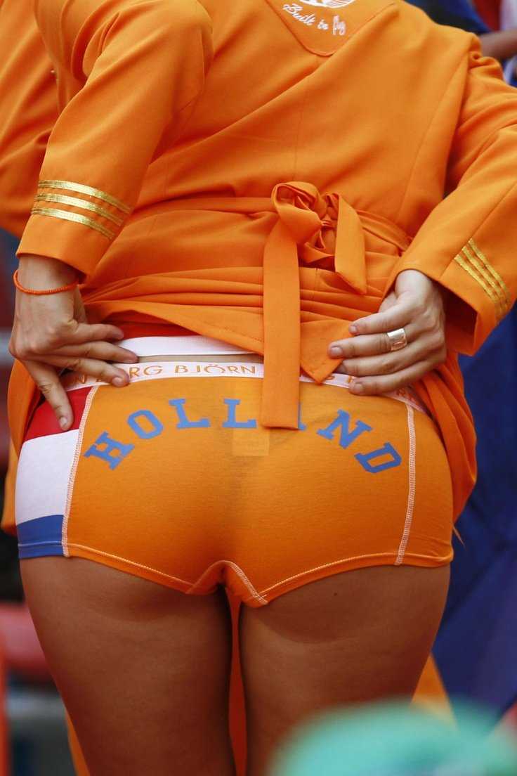 Фанатки сборной Нидерландов