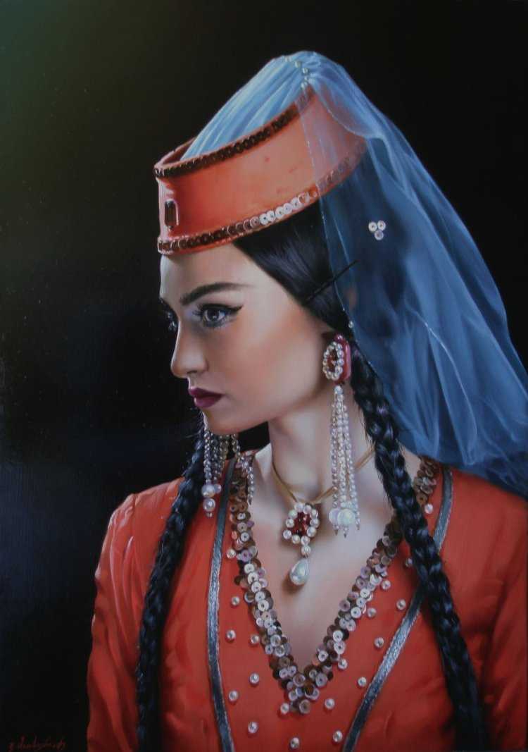 Девушка в национальном костюме