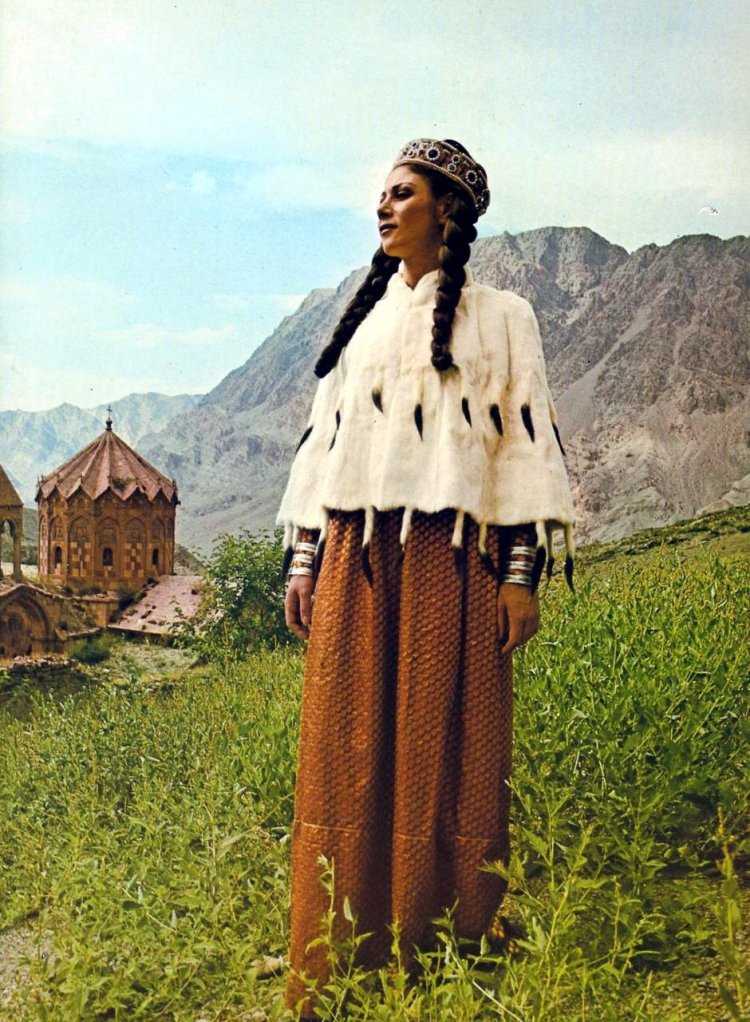 Грузинские платья для девушек