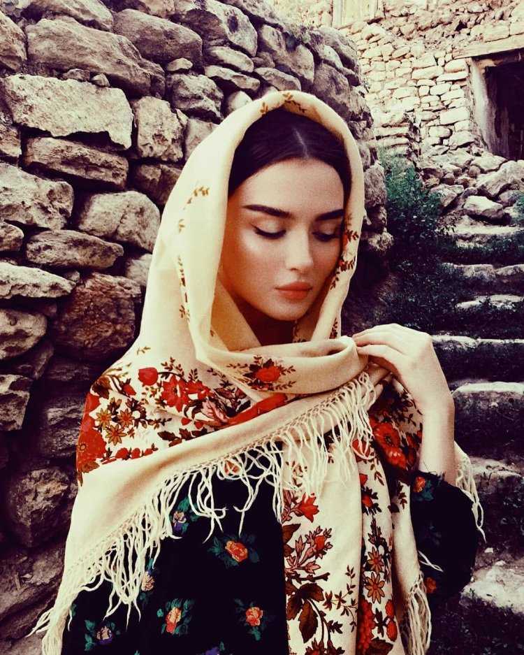 Армянка в платке