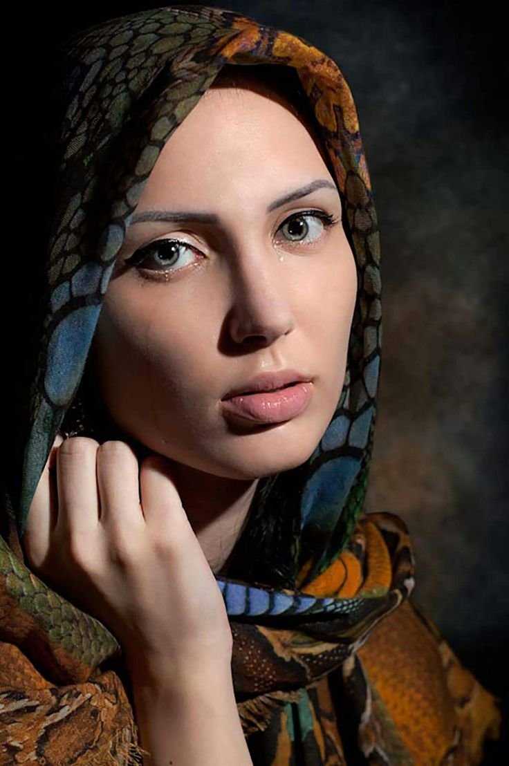 Грузинка в платке