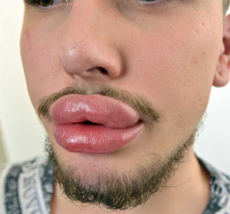 Губы мужские