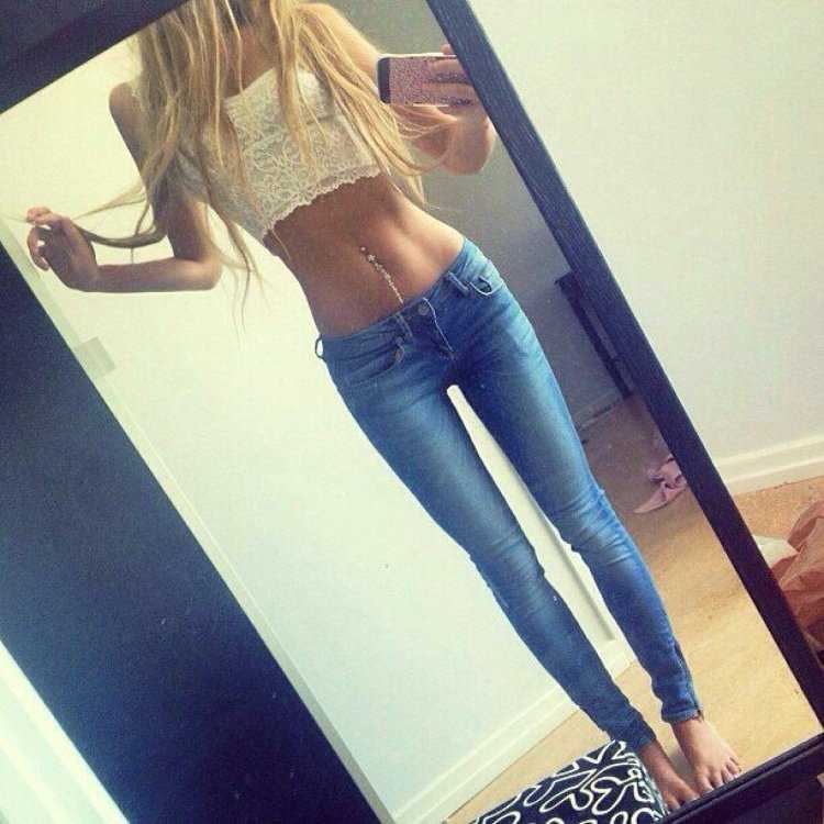 Худенькие девушки в трусиках