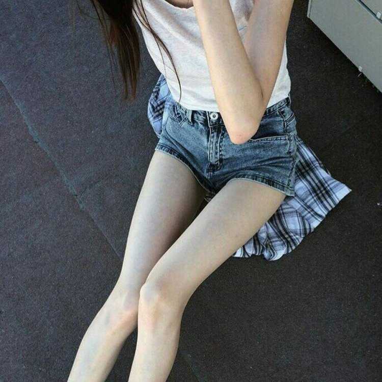 Худые ноги у девушки