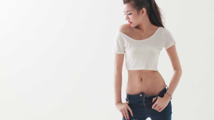 Девушки с открытым животом