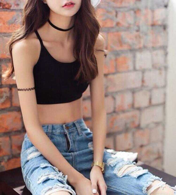 Худые девушки в топах