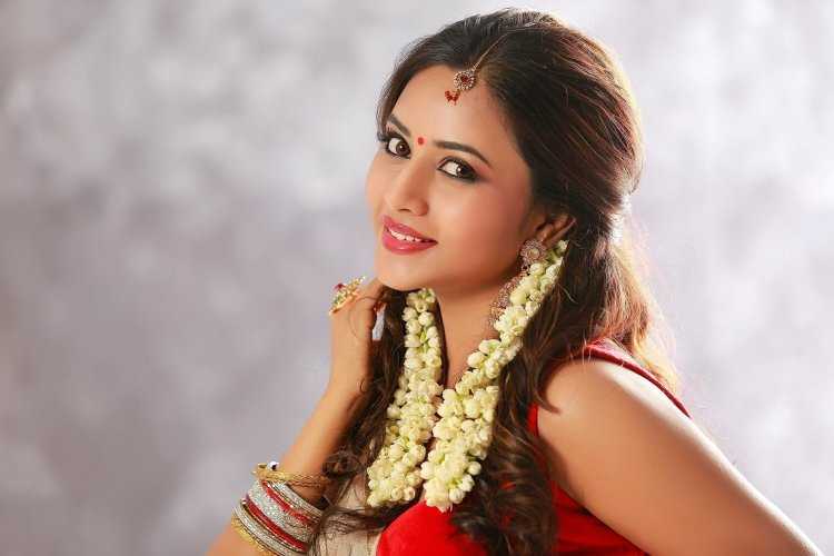 Шикарный бюст индианки