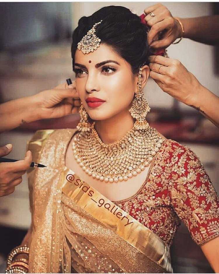 Приянка Чопра в индийских нарядах