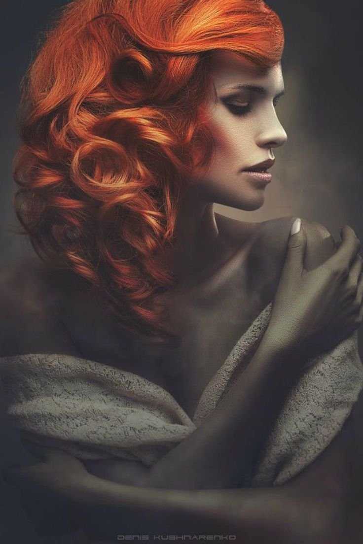 Ведьма с рыжими волосами