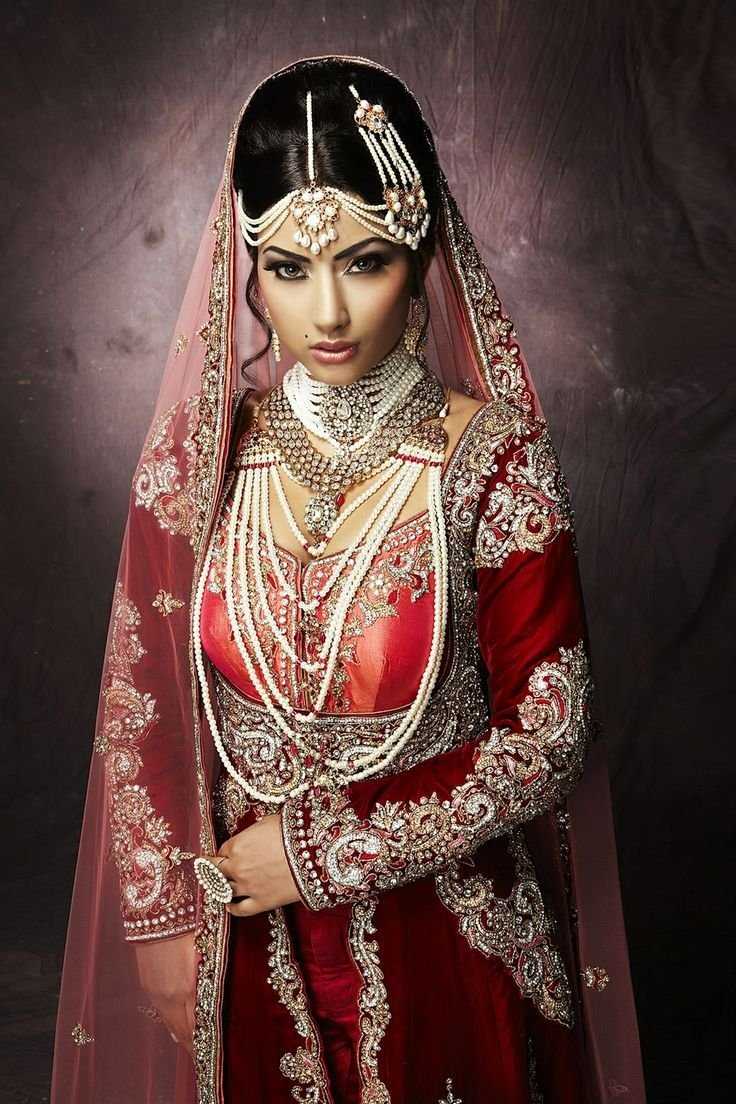 Шрия Саран в Сари