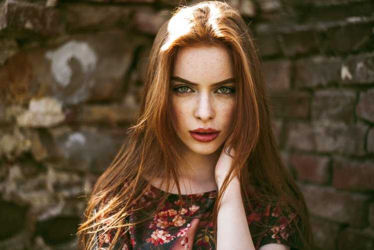 Рыжие девушки с зелеными глазами