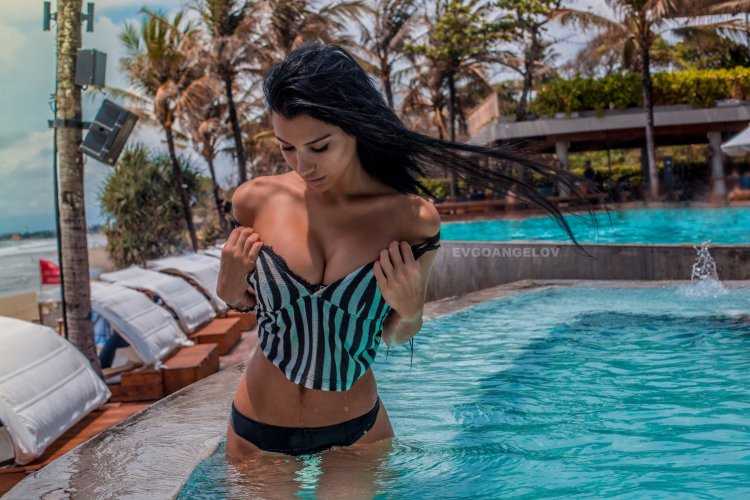 Мэделин Мэри swimming Pool