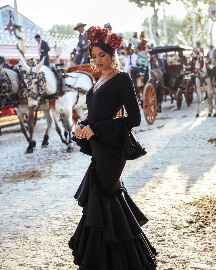 Испанка с веером