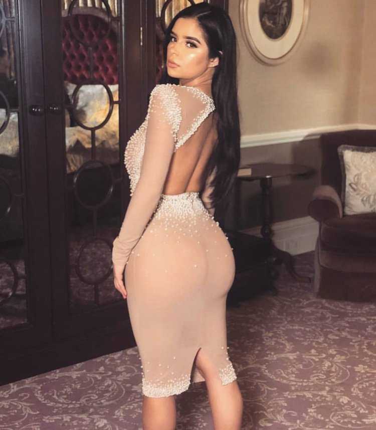 Деми Роуз в платье butt