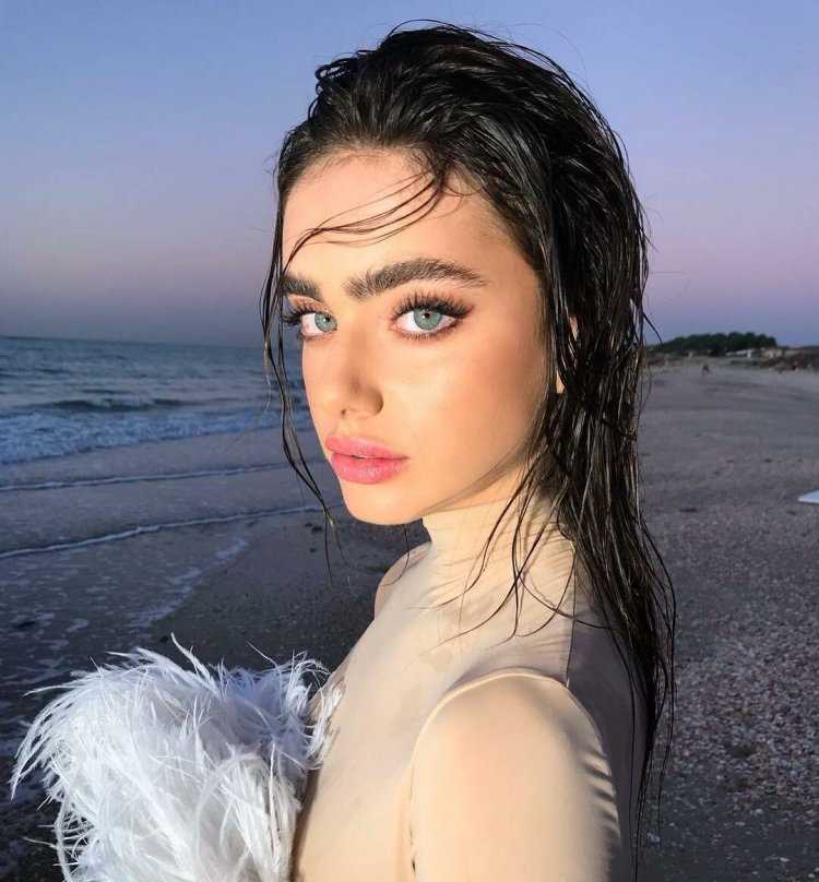 Израильская модель Яэль Шелбиа