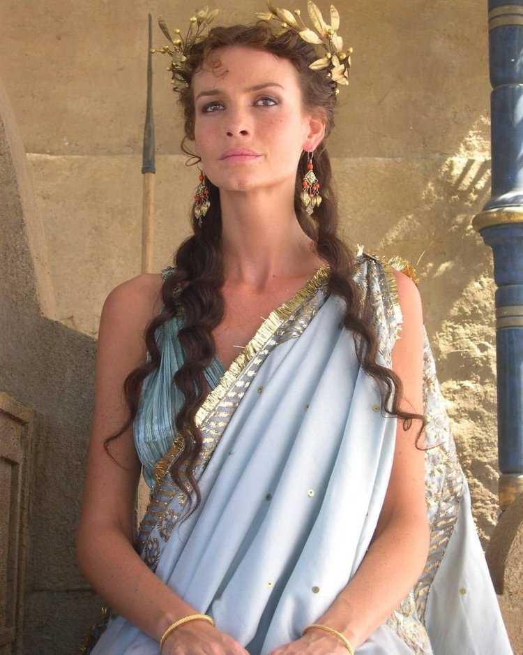 Саффрон Берроуз Троя