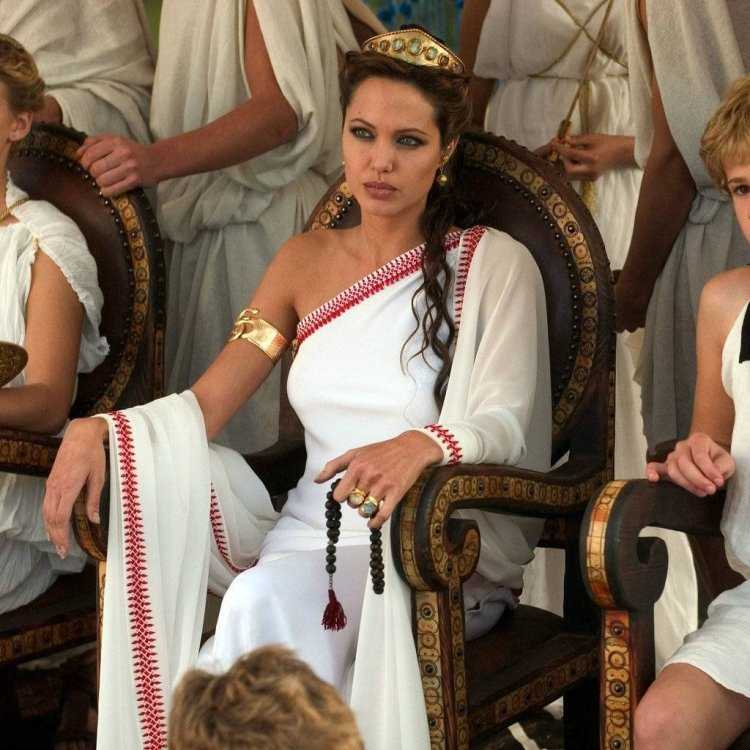 Ангелина Джоли в фильме Александр