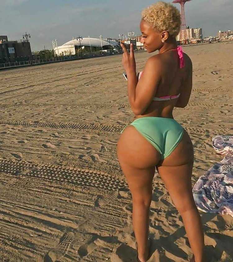 Искра Арабелла Лоуренс (Iskra Lawrence)