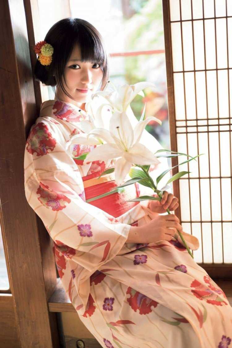 Аримура Касуми в кимоно юката