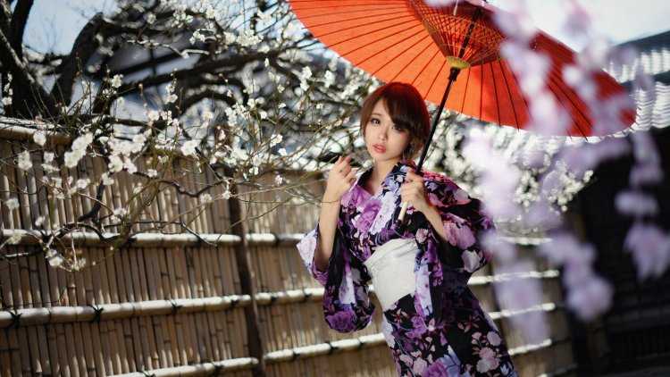 Девушка с японским зонтиком